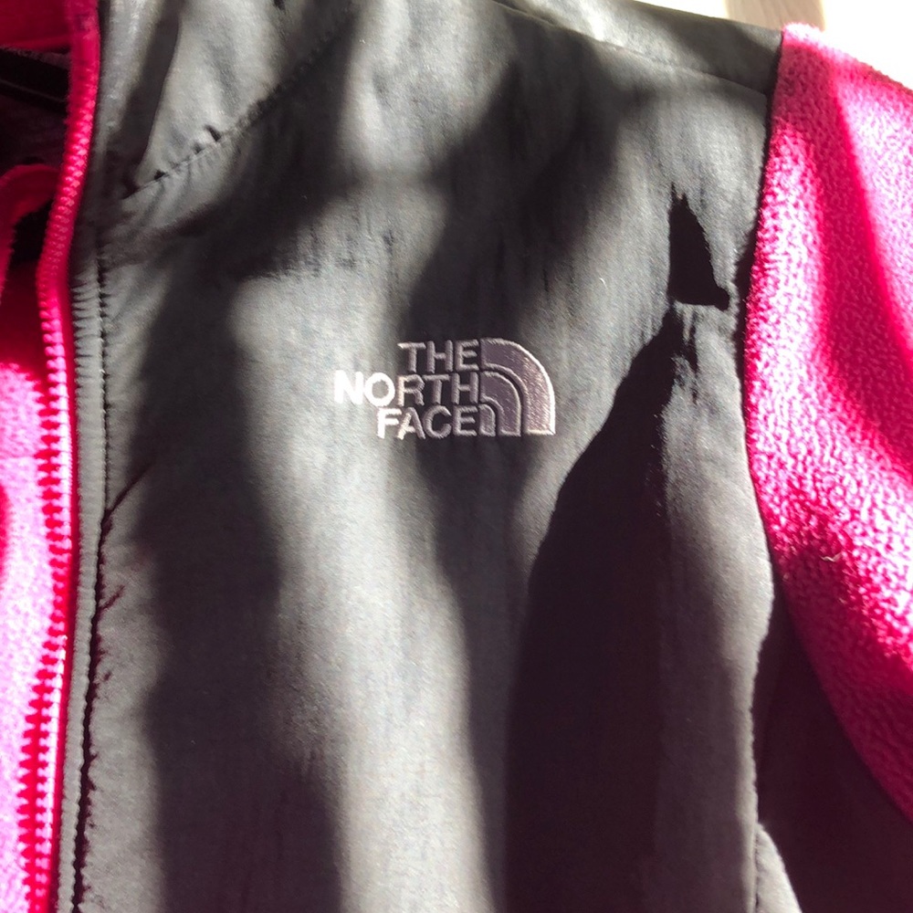 North face - Picture 2 of 5